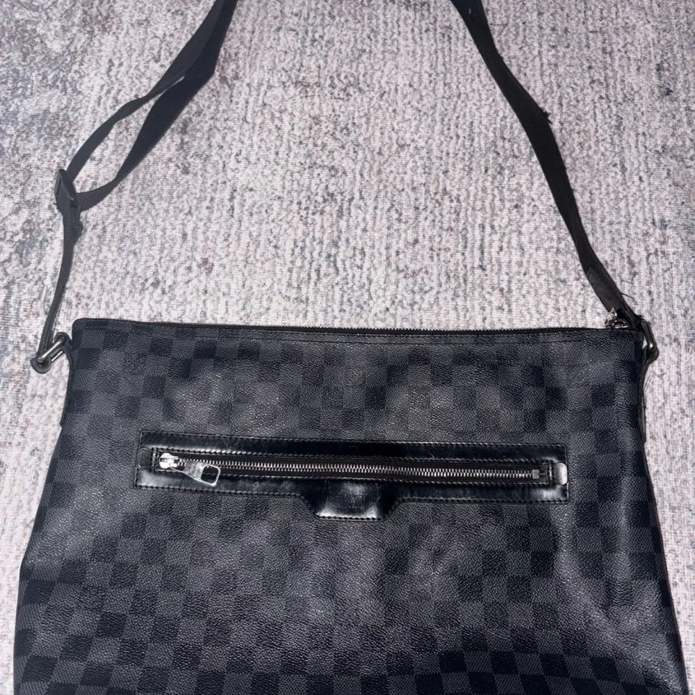 Checkered Black Shoulder Bag - Picture 2 of 3